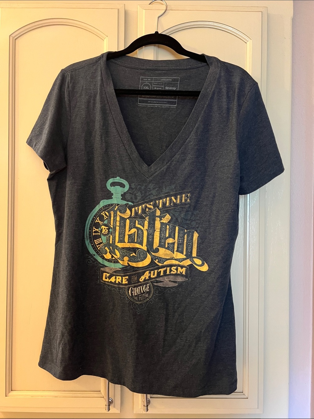 Xxl Listen autism Graphic V-Neck Tee - Charcoal